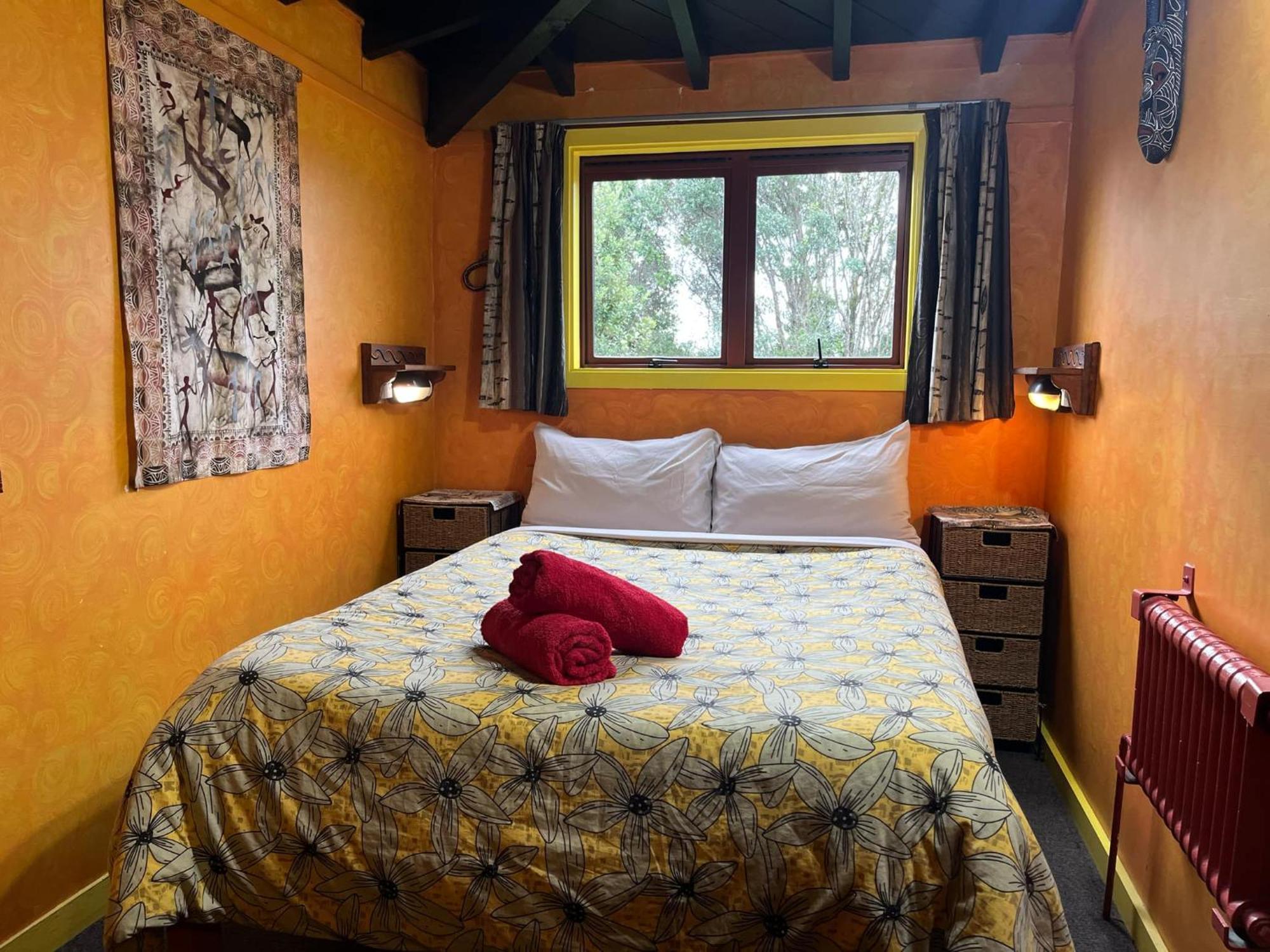 גריימאות' Global Village Travellers Lodge מראה חיצוני תמונה The bedroom of the Treehouse