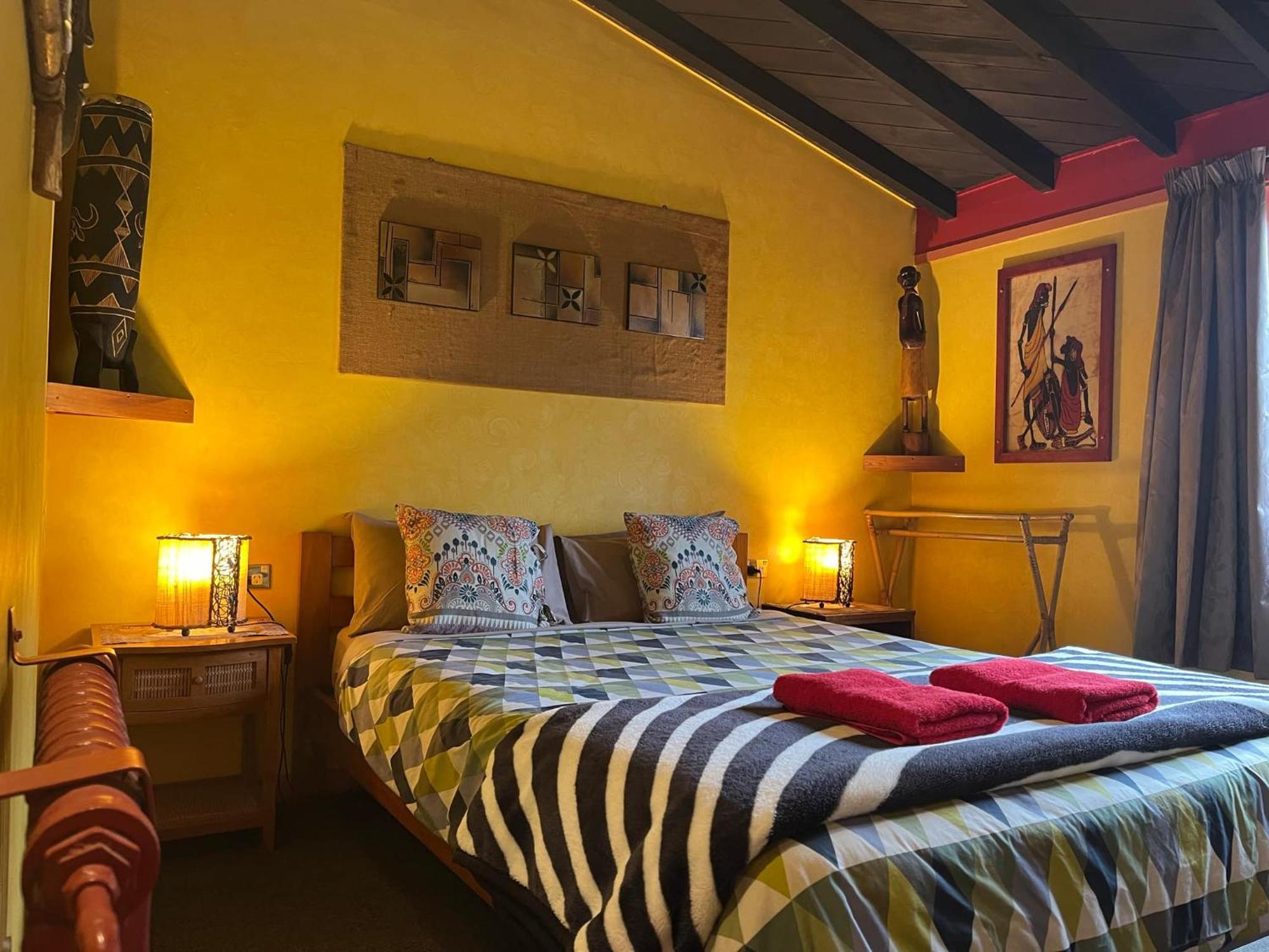 גריימאות' Global Village Travellers Lodge מראה חיצוני תמונה Guest room at the hotel