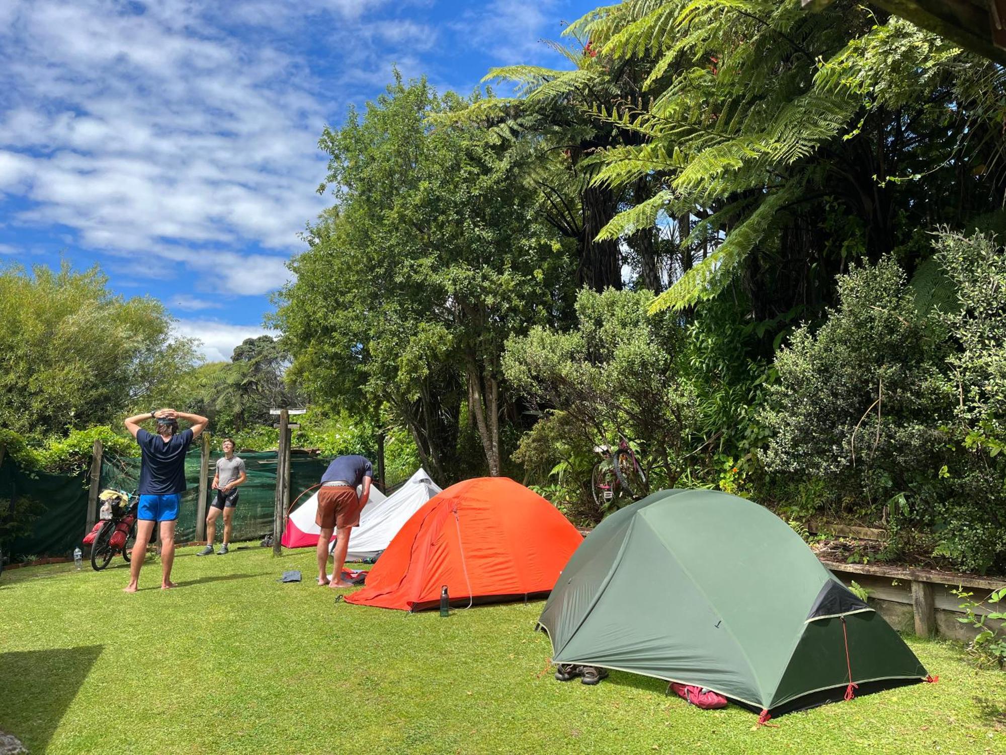 גריימאות' Global Village Travellers Lodge מראה חיצוני תמונה