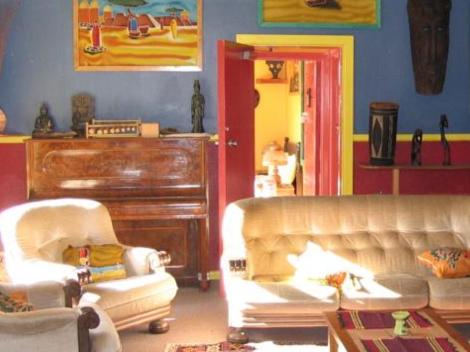 גריימאות' Global Village Travellers Lodge מראה חיצוני תמונה The interior of the house