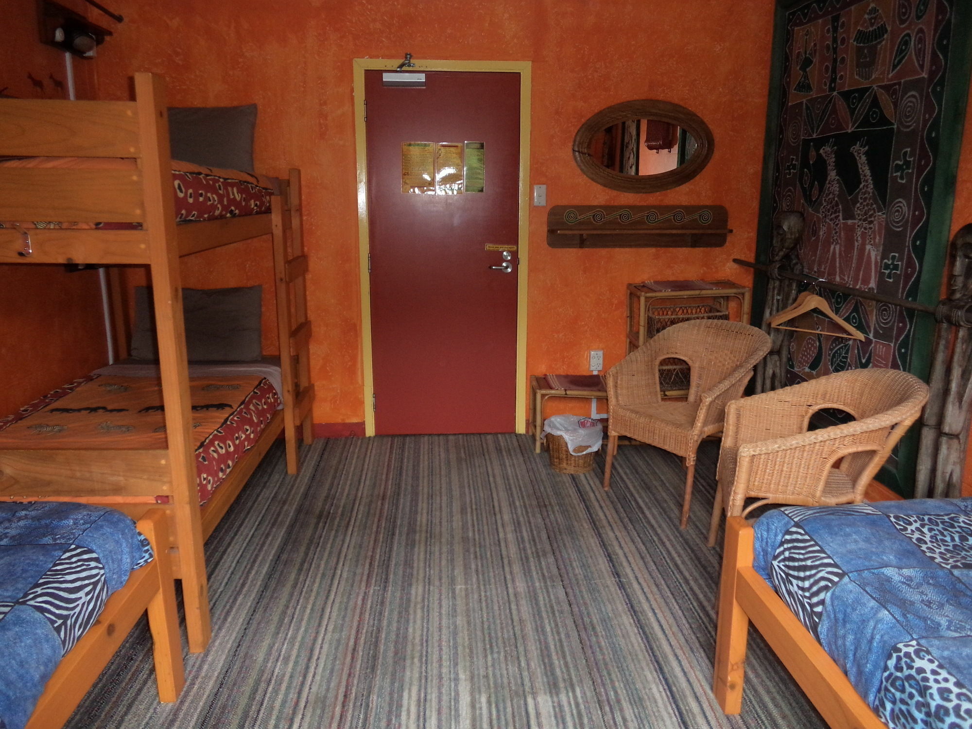 גריימאות' Global Village Travellers Lodge מראה חיצוני תמונה A room at the hostel